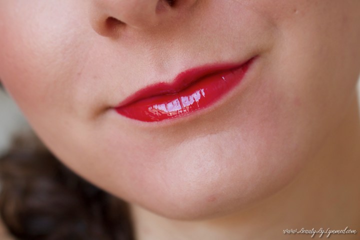 Estée Lauder Pure Color Love 301 - Burning Red lip watch